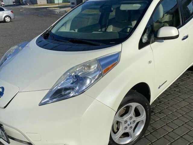 Білий Ніссан Ліф, об'ємом двигуна 0 л та пробігом 120 тис. км за 5000 $, фото 1 на Automoto.ua