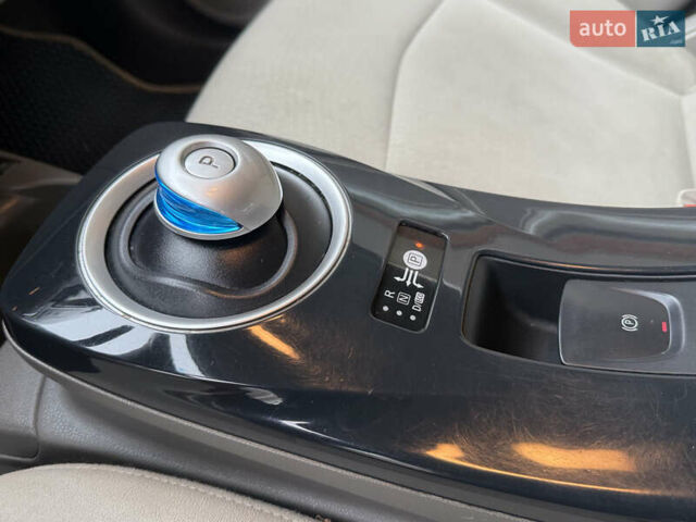 Белый Ниссан Лиф, объемом двигателя 0 л и пробегом 112 тыс. км за 5100 $, фото 11 на Automoto.ua