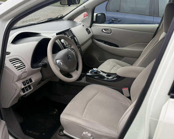 Белый Ниссан Лиф, объемом двигателя 0 л и пробегом 91 тыс. км за 4500 $, фото 8 на Automoto.ua