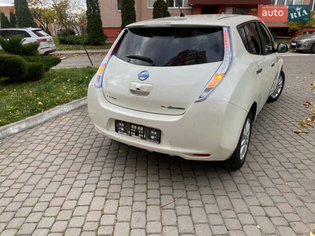 Білий Ніссан Ліф, об'ємом двигуна 0 л та пробігом 81 тис. км за 4600 $, фото 36 на Automoto.ua