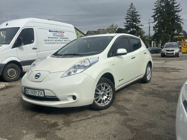 Белый Ниссан Лиф, объемом двигателя 0 л и пробегом 112 тыс. км за 4300 $, фото 4 на Automoto.ua