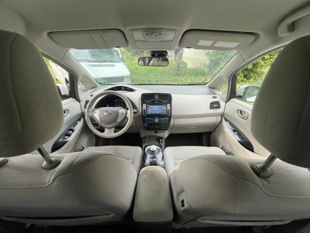 Белый Ниссан Лиф, объемом двигателя 0 л и пробегом 123 тыс. км за 7000 $, фото 3 на Automoto.ua