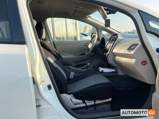 Белый Ниссан Лиф, объемом двигателя 24 л и пробегом 78 тыс. км за 6590 $, фото 16 на Automoto.ua