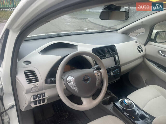 Белый Ниссан Лиф, объемом двигателя 0 л и пробегом 190 тыс. км за 4333 $, фото 27 на Automoto.ua