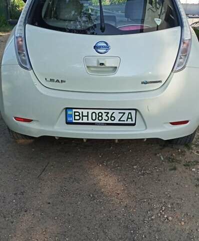 Білий Ніссан Ліф, об'ємом двигуна 0 л та пробігом 103 тис. км за 6000 $, фото 11 на Automoto.ua