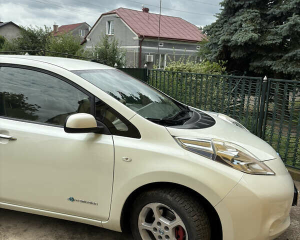 Білий Ніссан Ліф, об'ємом двигуна 0 л та пробігом 101 тис. км за 5900 $, фото 3 на Automoto.ua