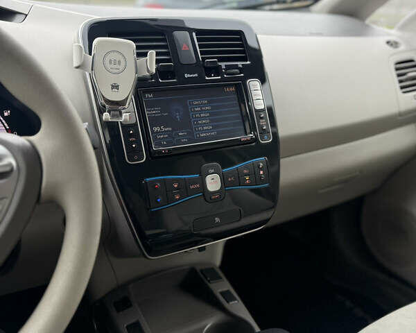 Белый Ниссан Лиф, объемом двигателя 0 л и пробегом 91 тыс. км за 4500 $, фото 14 на Automoto.ua