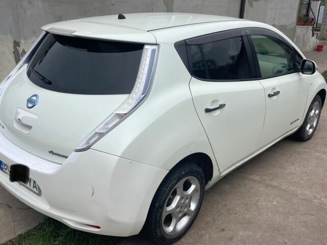 Белый Ниссан Лиф, объемом двигателя 0 л и пробегом 300 тыс. км за 4950 $, фото 1 на Automoto.ua