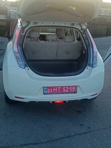 Білий Ніссан Ліф, об'ємом двигуна 0 л та пробігом 111 тис. км за 5300 $, фото 13 на Automoto.ua