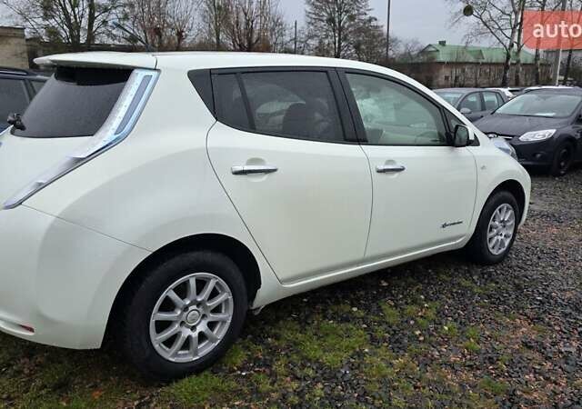 Белый Ниссан Лиф, объемом двигателя 0 л и пробегом 125 тыс. км за 5200 $, фото 5 на Automoto.ua