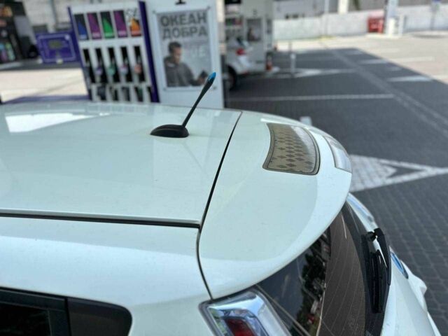 Белый Ниссан Лиф, объемом двигателя 0 л и пробегом 130 тыс. км за 5500 $, фото 9 на Automoto.ua