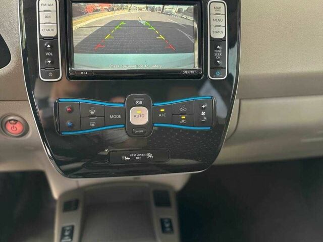 Белый Ниссан Лиф, объемом двигателя 0 л и пробегом 130 тыс. км за 5500 $, фото 11 на Automoto.ua