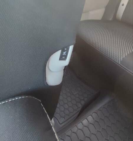 Білий Ніссан Ліф, об'ємом двигуна 0 л та пробігом 150 тис. км за 4990 $, фото 9 на Automoto.ua