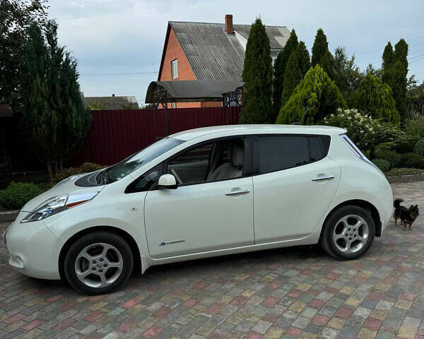 Білий Ніссан Ліф, об'ємом двигуна 0 л та пробігом 100 тис. км за 4700 $, фото 3 на Automoto.ua