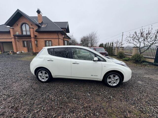 Белый Ниссан Лиф, объемом двигателя 0 л и пробегом 124 тыс. км за 3999 $, фото 15 на Automoto.ua