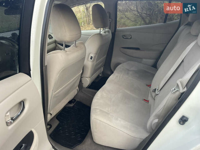 Білий Ніссан Ліф, об'ємом двигуна 0 л та пробігом 162 тис. км за 4000 $, фото 6 на Automoto.ua