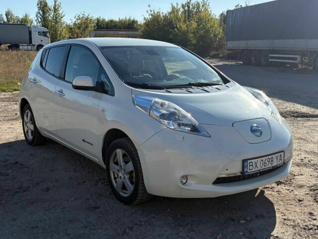 Белый Ниссан Лиф, объемом двигателя 0 л и пробегом 180 тыс. км за 3650 $, фото 4 на Automoto.ua