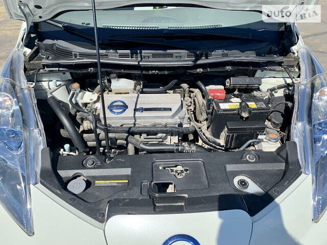 Белый Ниссан Лиф, объемом двигателя 0 л и пробегом 158 тыс. км за 6700 $, фото 28 на Automoto.ua