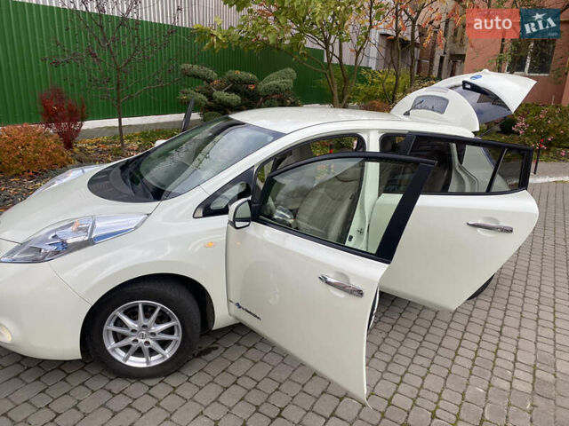 Білий Ніссан Ліф, об'ємом двигуна 0 л та пробігом 81 тис. км за 4600 $, фото 10 на Automoto.ua