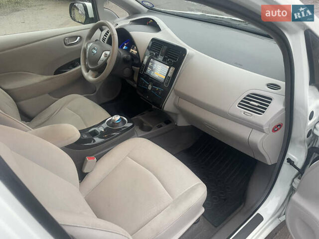 Белый Ниссан Лиф, объемом двигателя 0 л и пробегом 190 тыс. км за 4333 $, фото 39 на Automoto.ua