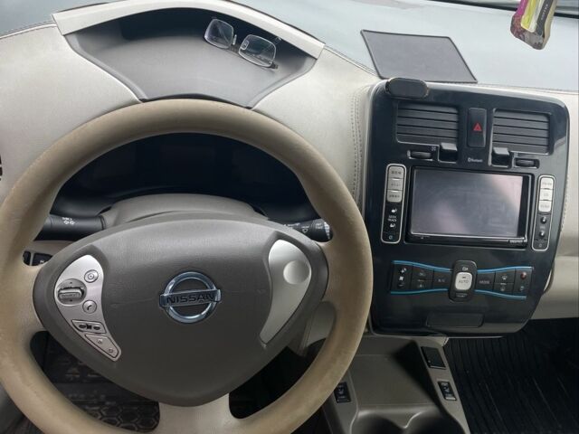 Белый Ниссан Лиф, объемом двигателя 0 л и пробегом 300 тыс. км за 5250 $, фото 4 на Automoto.ua