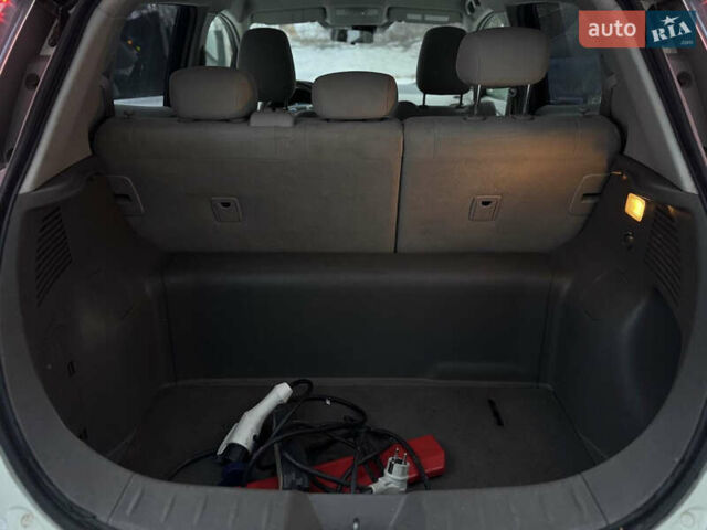 Білий Ніссан Ліф, об'ємом двигуна 0 л та пробігом 93 тис. км за 3990 $, фото 31 на Automoto.ua