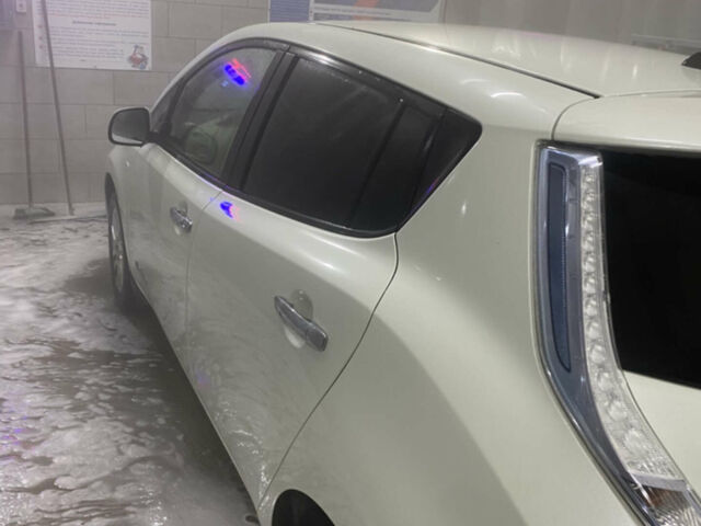 Білий Ніссан Ліф, об'ємом двигуна 0 л та пробігом 87 тис. км за 6500 $, фото 2 на Automoto.ua