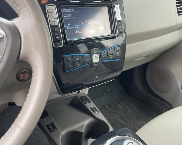 Білий Ніссан Ліф, об'ємом двигуна 0 л та пробігом 143 тис. км за 5500 $, фото 9 на Automoto.ua