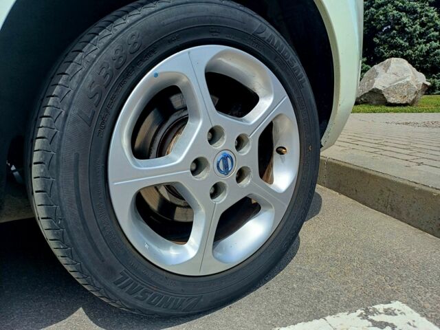 Белый Ниссан Лиф, объемом двигателя 0 л и пробегом 140 тыс. км за 5099 $, фото 11 на Automoto.ua