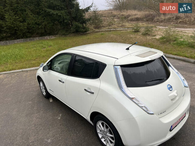 Белый Ниссан Лиф, объемом двигателя 0 л и пробегом 160 тыс. км за 4900 $, фото 5 на Automoto.ua