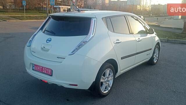 Білий Ніссан Ліф, об'ємом двигуна 0 л та пробігом 111 тис. км за 5300 $, фото 4 на Automoto.ua