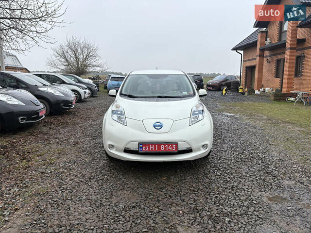 Белый Ниссан Лиф, объемом двигателя 0 л и пробегом 124 тыс. км за 3999 $, фото 1 на Automoto.ua