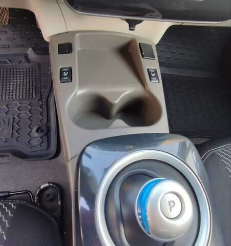 Білий Ніссан Ліф, об'ємом двигуна 0 л та пробігом 150 тис. км за 4990 $, фото 11 на Automoto.ua