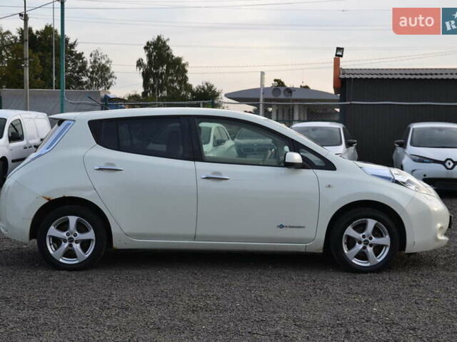 Белый Ниссан Лиф, объемом двигателя 0 л и пробегом 100 тыс. км за 3800 $, фото 5 на Automoto.ua