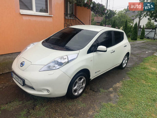 Білий Ніссан Ліф, об'ємом двигуна 0 л та пробігом 125 тис. км за 5200 $, фото 2 на Automoto.ua