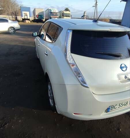 Білий Ніссан Ліф, об'ємом двигуна 0 л та пробігом 150 тис. км за 4990 $, фото 17 на Automoto.ua