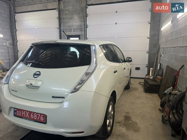 Белый Ниссан Лиф, объемом двигателя 0 л и пробегом 202 тыс. км за 4000 $, фото 3 на Automoto.ua
