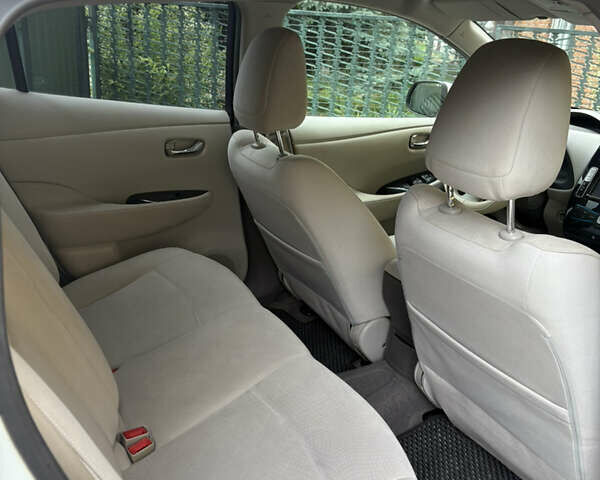 Білий Ніссан Ліф, об'ємом двигуна 0 л та пробігом 102 тис. км за 5100 $, фото 8 на Automoto.ua