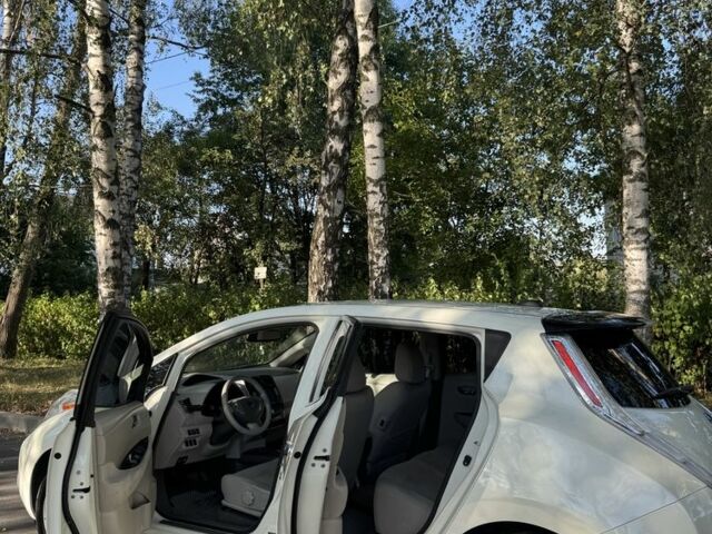 Белый Ниссан Лиф, объемом двигателя 0 л и пробегом 130 тыс. км за 5000 $, фото 3 на Automoto.ua