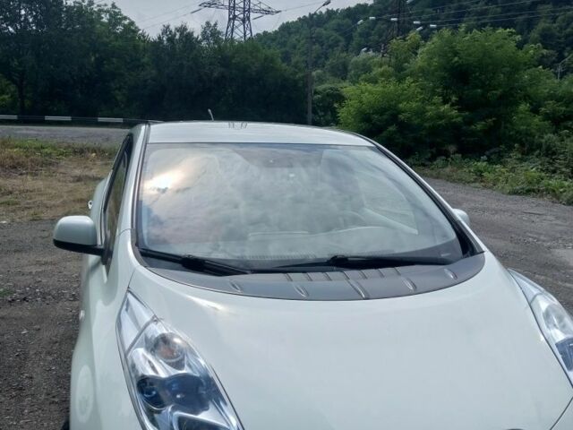 Белый Ниссан Лиф, объемом двигателя 0 л и пробегом 142 тыс. км за 5350 $, фото 9 на Automoto.ua