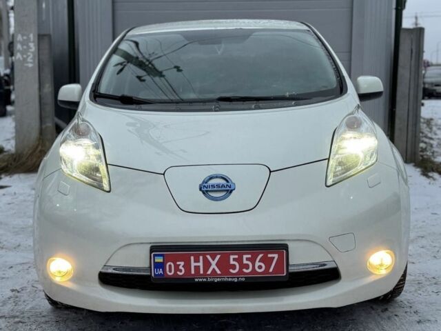 Белый Ниссан Лиф, объемом двигателя 0 л и пробегом 93 тыс. км за 3990 $, фото 12 на Automoto.ua