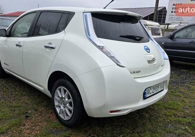 Белый Ниссан Лиф, объемом двигателя 0 л и пробегом 125 тыс. км за 5200 $, фото 1 на Automoto.ua