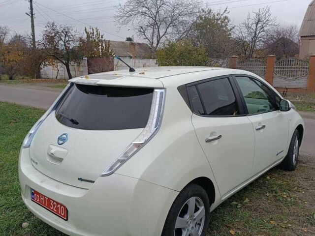Белый Ниссан Лиф, объемом двигателя 0 л и пробегом 100 тыс. км за 6350 $, фото 5 на Automoto.ua