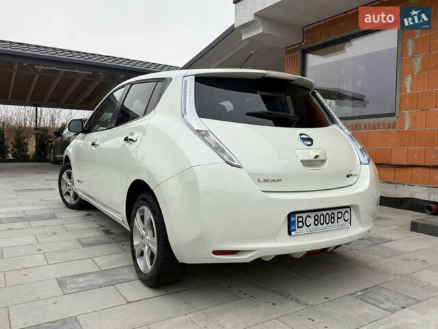 Белый Ниссан Лиф, объемом двигателя 0 л и пробегом 112 тыс. км за 5100 $, фото 4 на Automoto.ua