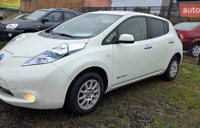 Белый Ниссан Лиф, объемом двигателя 0 л и пробегом 125 тыс. км за 5200 $, фото 8 на Automoto.ua