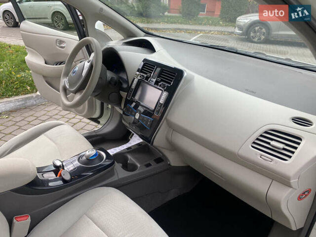 Білий Ніссан Ліф, об'ємом двигуна 0 л та пробігом 81 тис. км за 4600 $, фото 22 на Automoto.ua