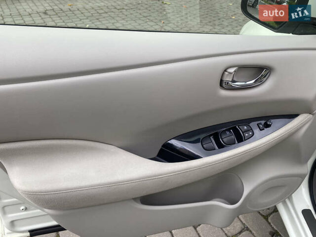 Білий Ніссан Ліф, об'ємом двигуна 0 л та пробігом 81 тис. км за 4600 $, фото 11 на Automoto.ua