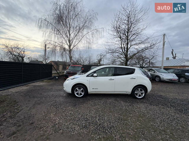 Белый Ниссан Лиф, объемом двигателя 0 л и пробегом 106 тыс. км за 4000 $, фото 10 на Automoto.ua