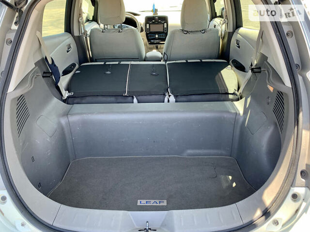 Белый Ниссан Лиф, объемом двигателя 0 л и пробегом 158 тыс. км за 6700 $, фото 31 на Automoto.ua