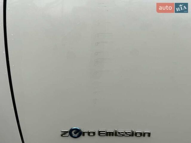 Белый Ниссан Лиф, объемом двигателя 0 л и пробегом 90 тыс. км за 4500 $, фото 14 на Automoto.ua